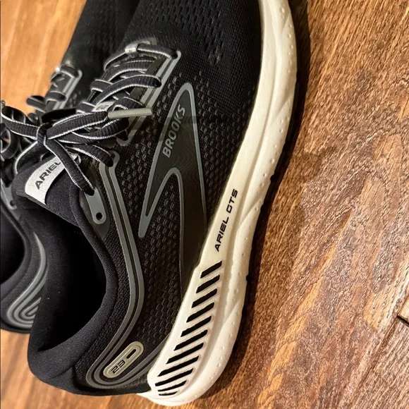 Brooks Black and White Running Shoes - Picture 2 of 2